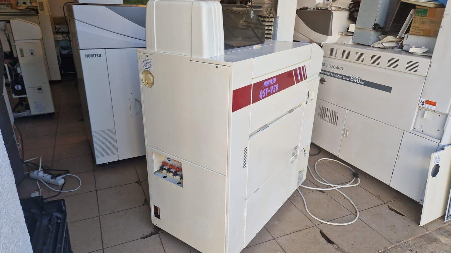 Reveladora de rollo NORITSU QSF-V30 | Revelado C-41 Profesional